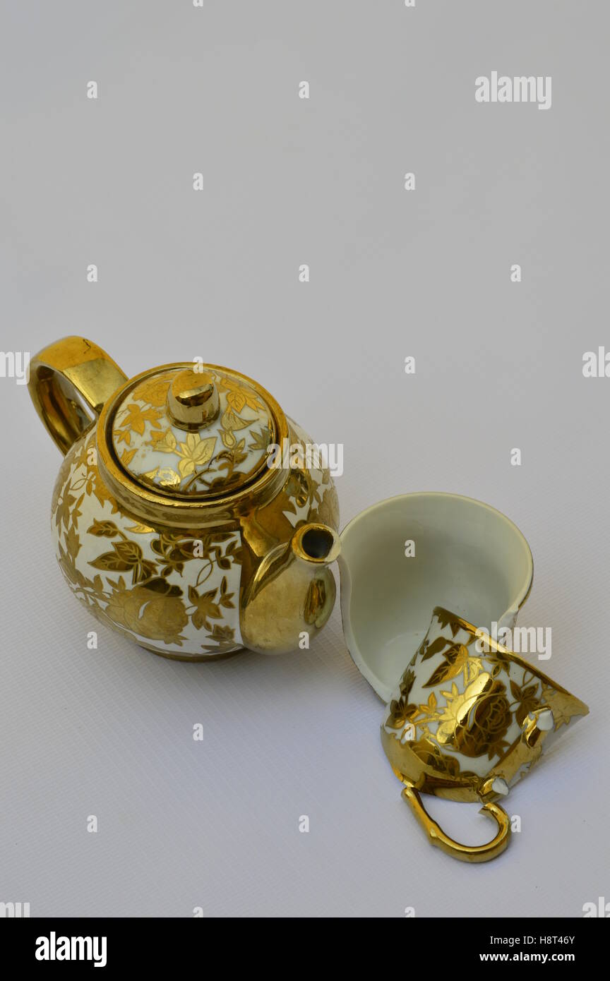 Broken cup tea hires stock photography and images Alamy