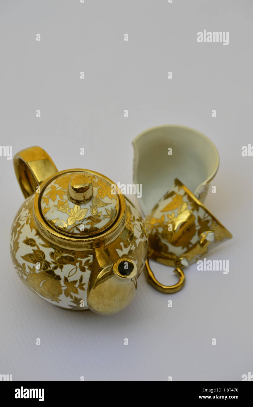 Broken cup tea hires stock photography and images Alamy