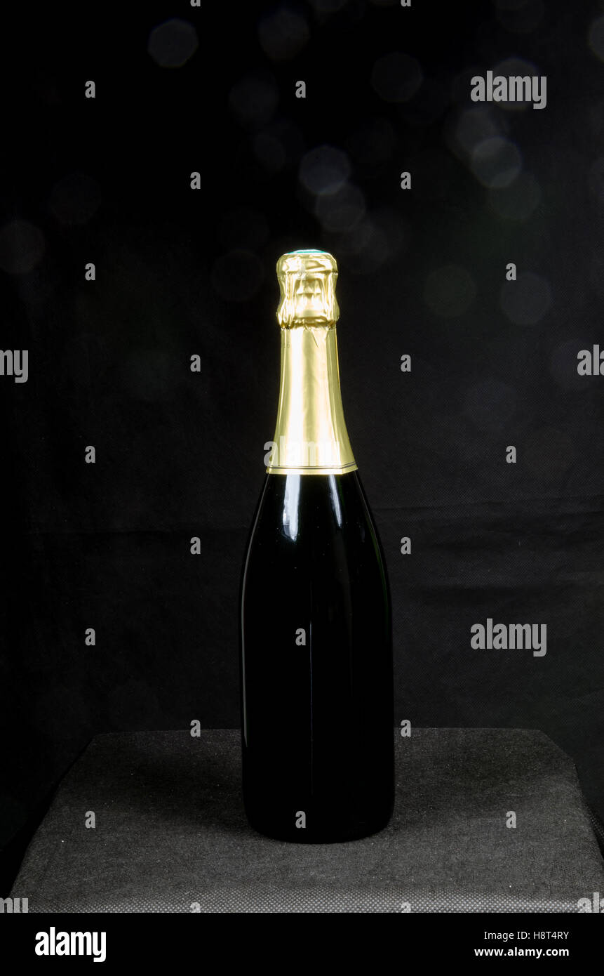 Bottle of sparkling wine hires stock photography and images Alamy