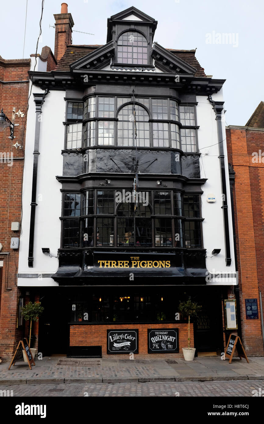 The Three Pigeons pub in Guildford High Street, in Surrey England Stock