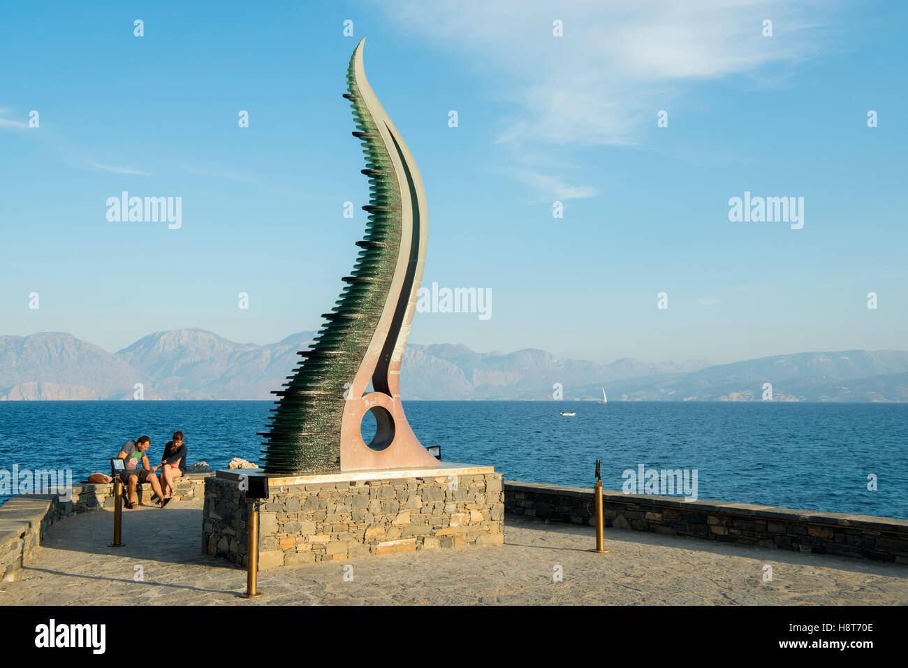 Griechenland, Kreta, Agios Nikolaos, Skulptur 'Horn der Amalthea' Stock Photo