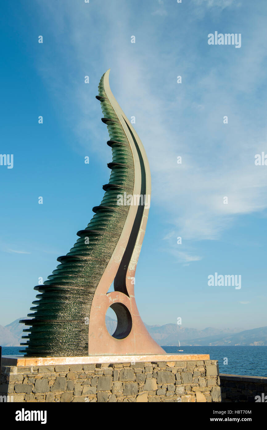 Griechenland, Kreta, Agios Nikolaos, Skulptur 'Horn der Amalthea' Stock Photo
