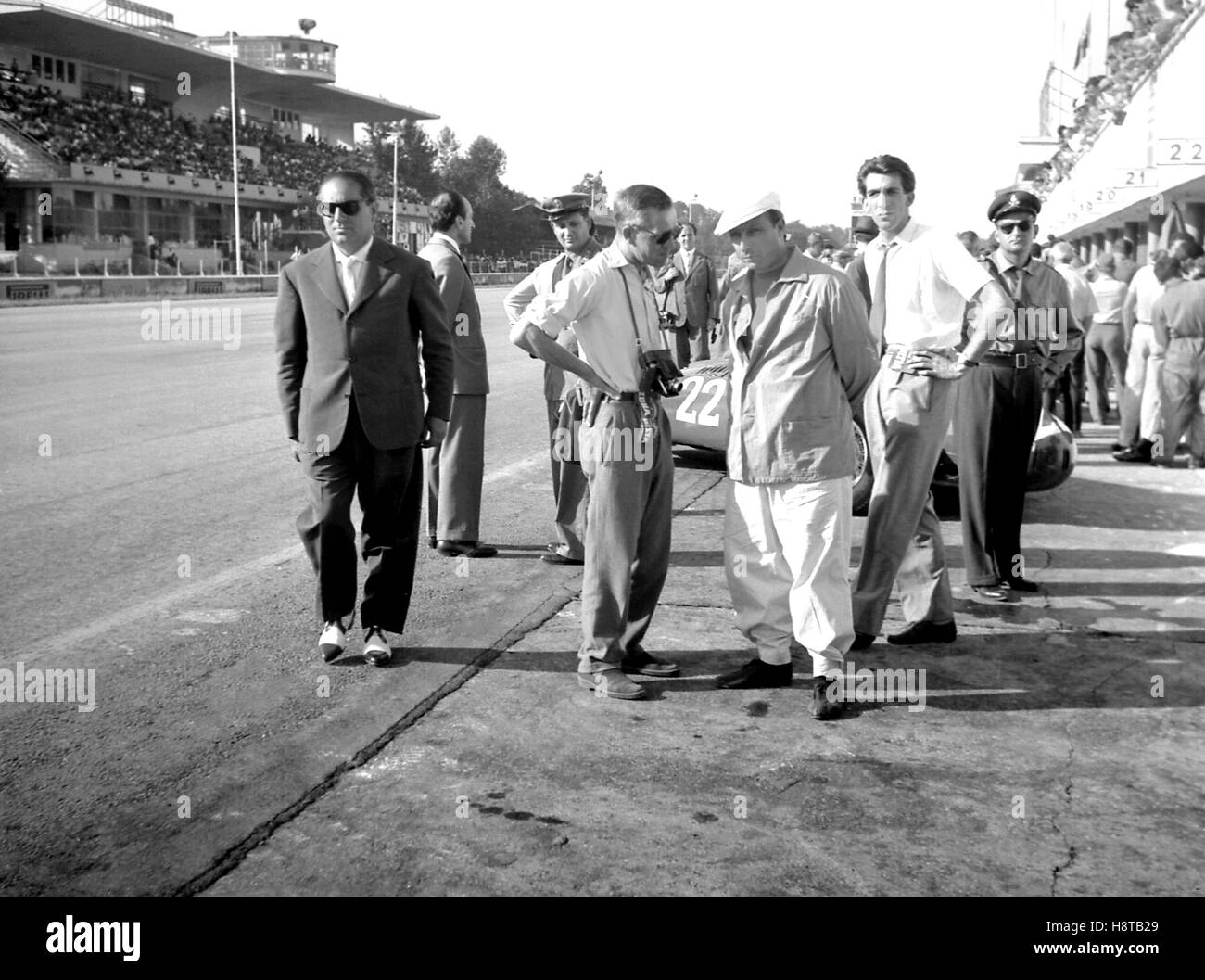 1956 ITALIAN GP FANGIO LANCIA FERRARI PITS CORRESPONDENT SHOES