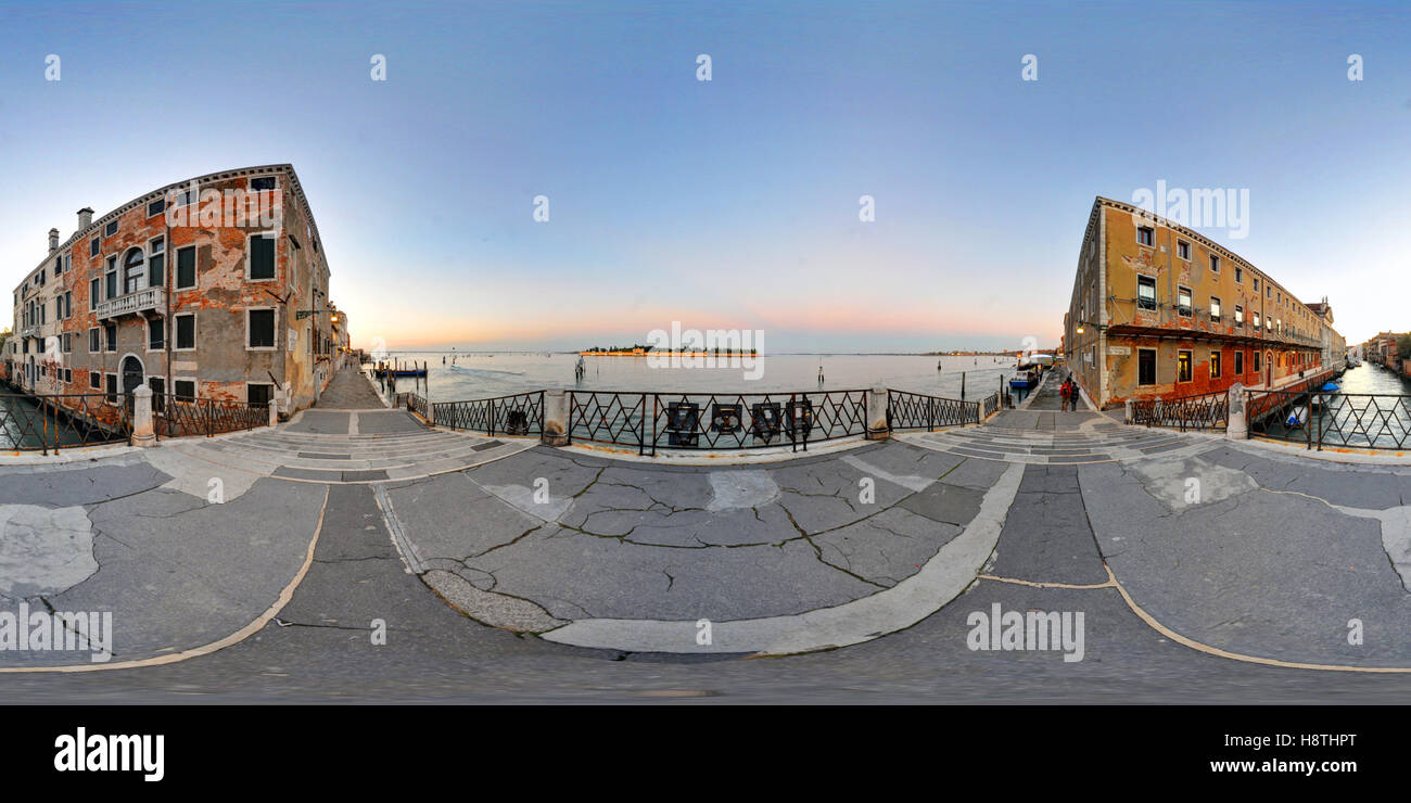 A 360 Degrees Spherical View Of In Venice Stock Photo Alamy