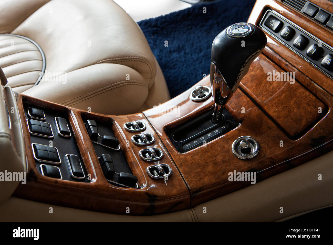 Close up of luxury vintage car gearbox lever Stock Photo - Alamy