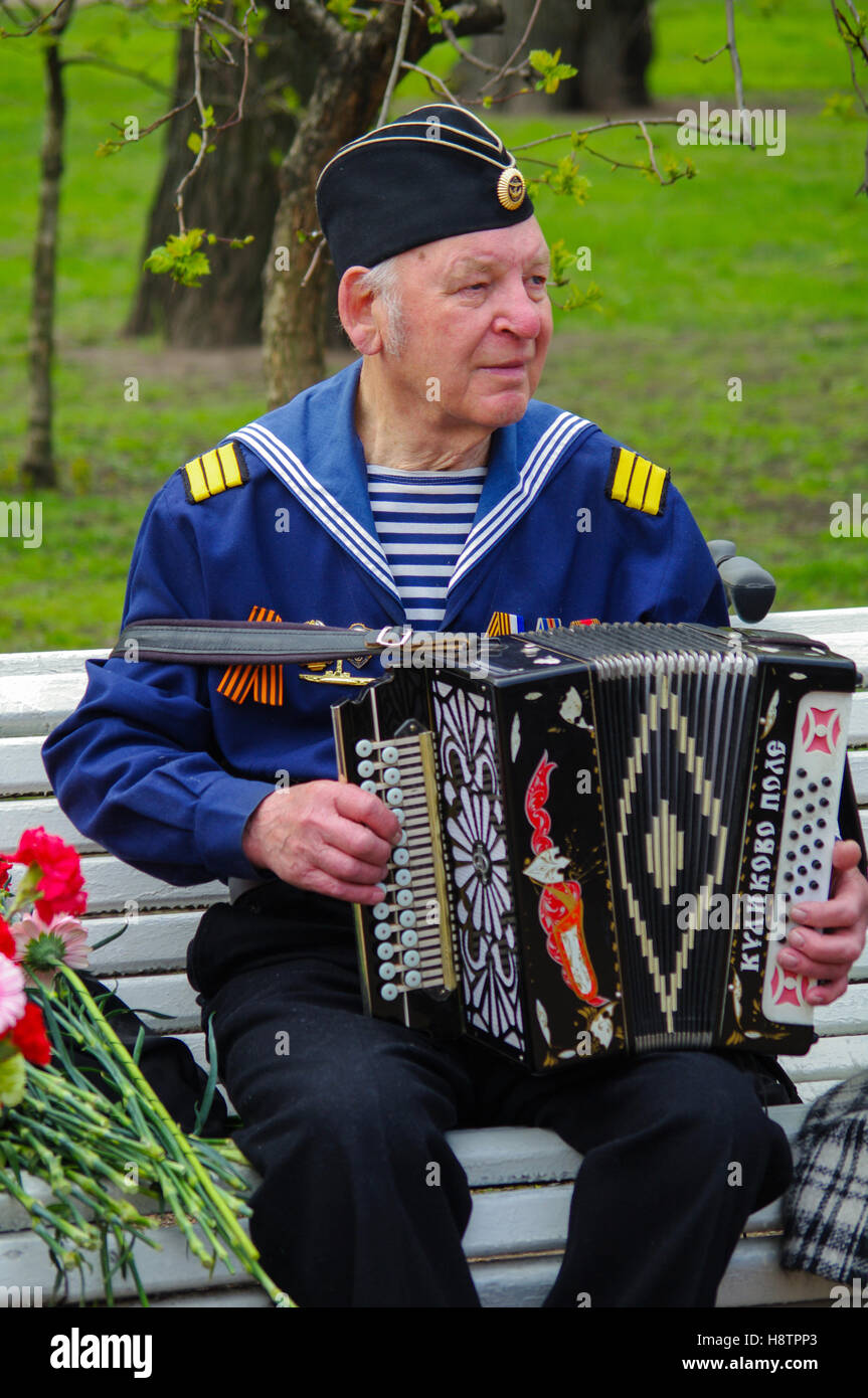 ST.PETERSBURG, RUSSIA - MAY 9, 2014: A very pleasent veteran plays ...