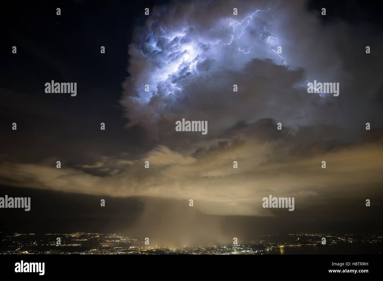 Thunderstorm with a rotating updraft above Geneva. Night from 24 to 25 ...