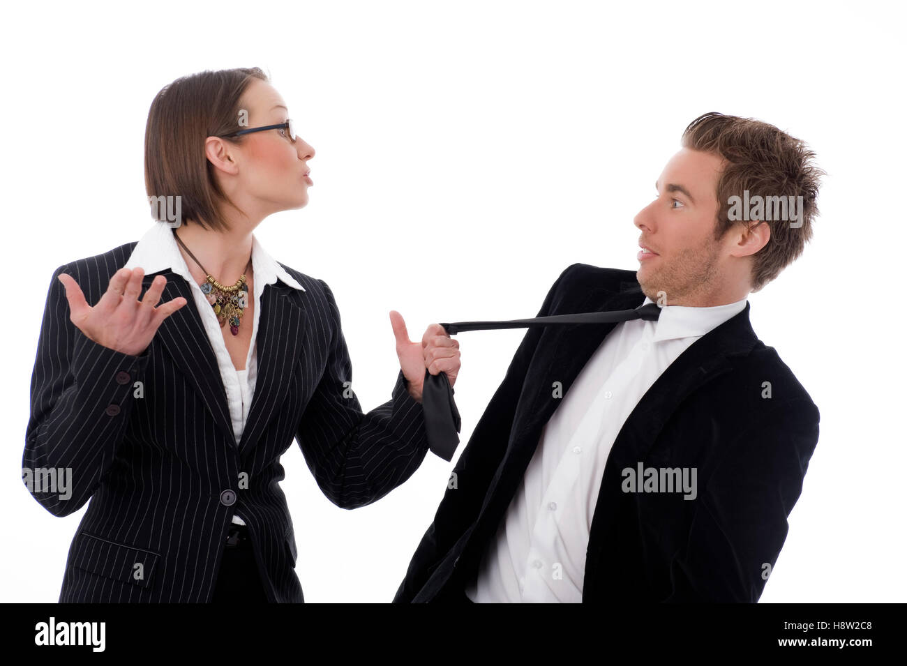 наставник внимательно и придирчиво. запятые в предложениях. две и в предложении запятые. где правильно ставить запятые в предложении. клиент возражает.