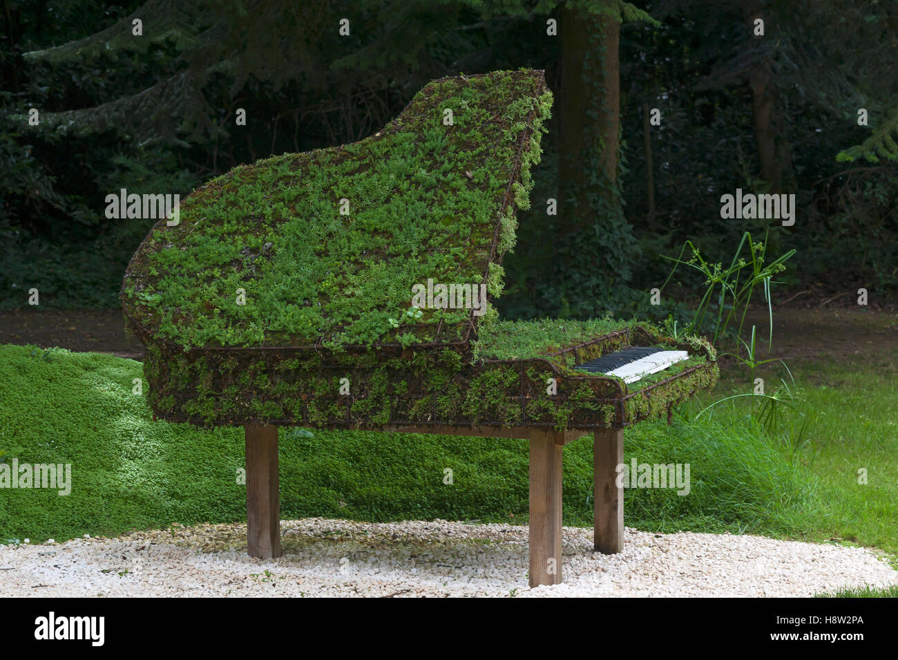 Sculpture from plants, grand piano, Parc Floral et Tropical de la Court d&#39;Aron, Saint Cyr en Talmondais, Vandee, France Stock Photo
