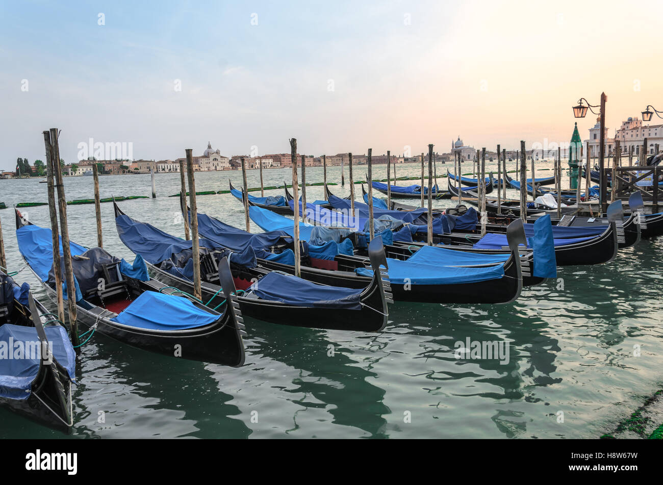 Row a gondola hi-res stock photography and images - Alamy