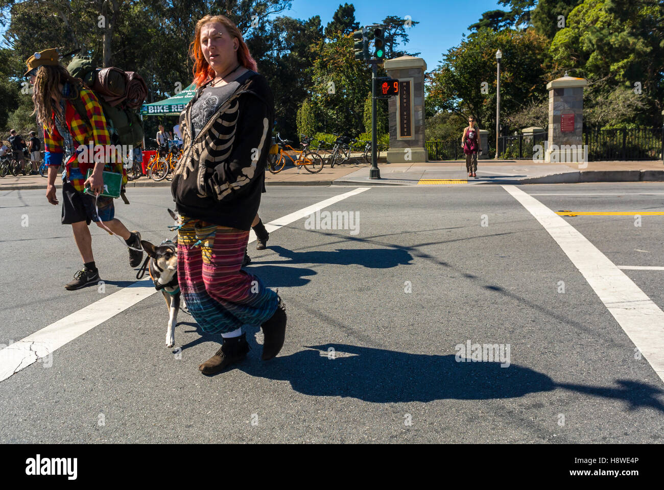 San Francisco Ca Usa Young Hippy Couple Crossing Street Near Golden Gate Park Panhandle 4844