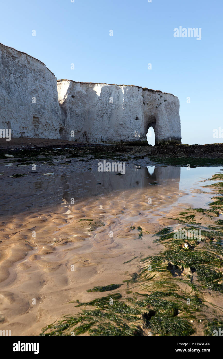 View of a Chalk Sea-Arch in the cliffs at Kingsgate Bay, at low tide Stock  Photo - Alamy