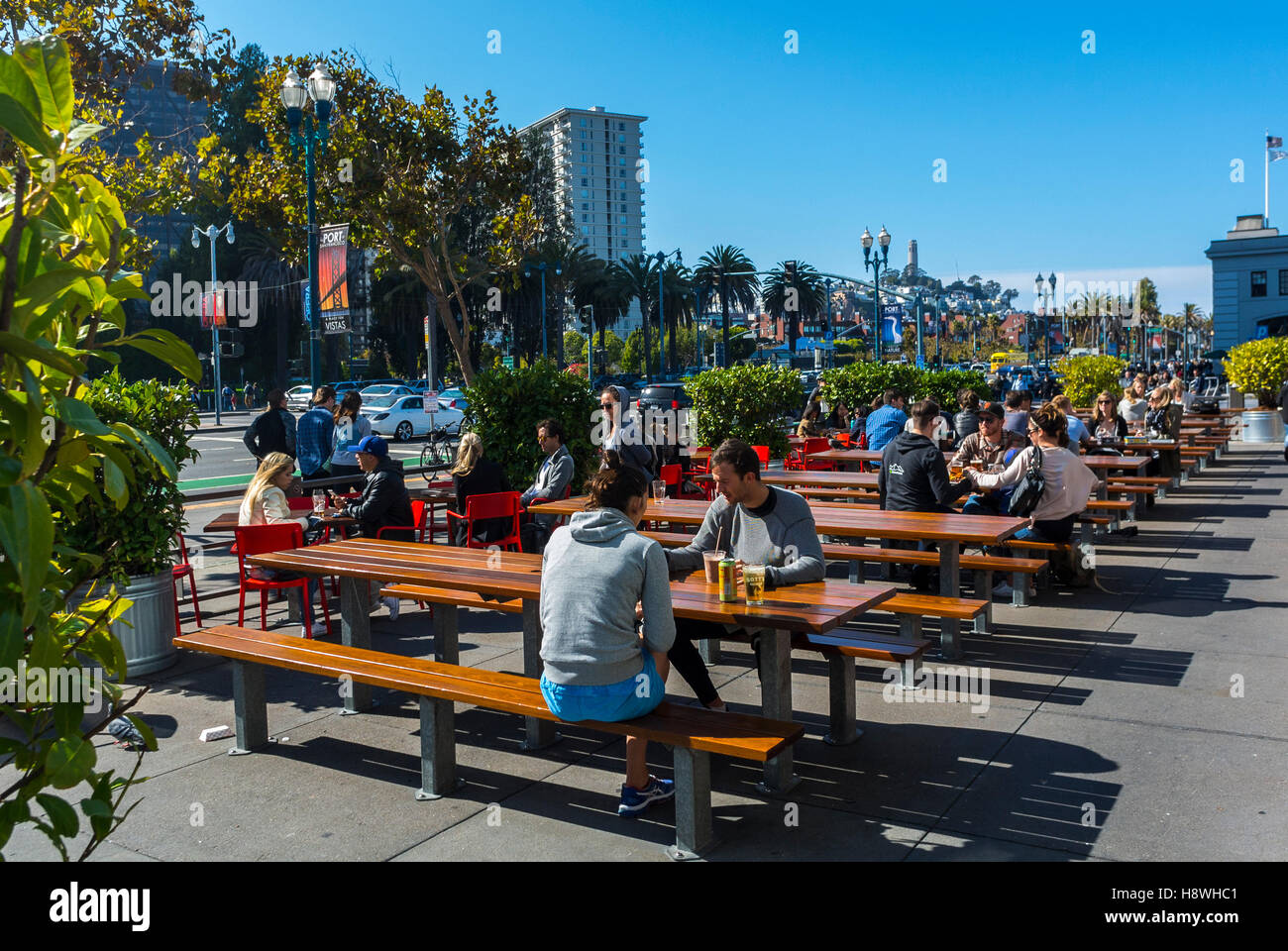 San Francisco, CA, USA, Crowd of People, Sharing Meals, Sunny, Sidewalk