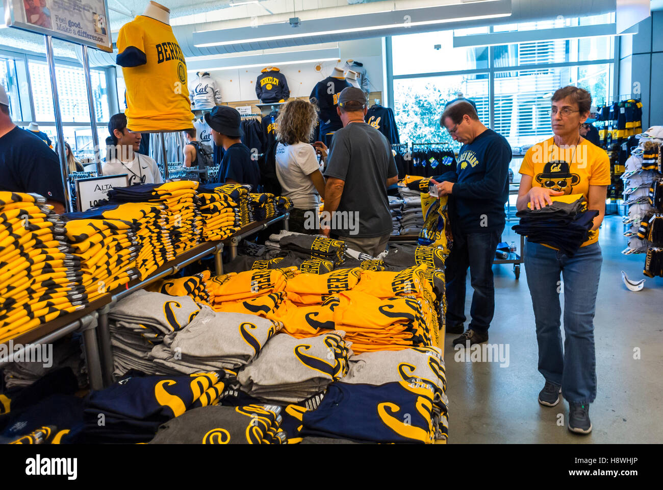 Berkeley, CA, USA, Crowd of People Shopping in University of California