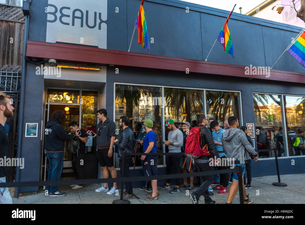 San Francisco, CA, USA, Crowd of Gay Men Waiting online to go in local gay bar, the Beaux  the Castro, Front Stock Photo