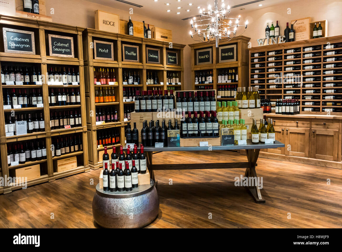 San Francisco, CA, USA, Wine Bottles on Display in Shelves, Interior Duty Free Shops at Airport