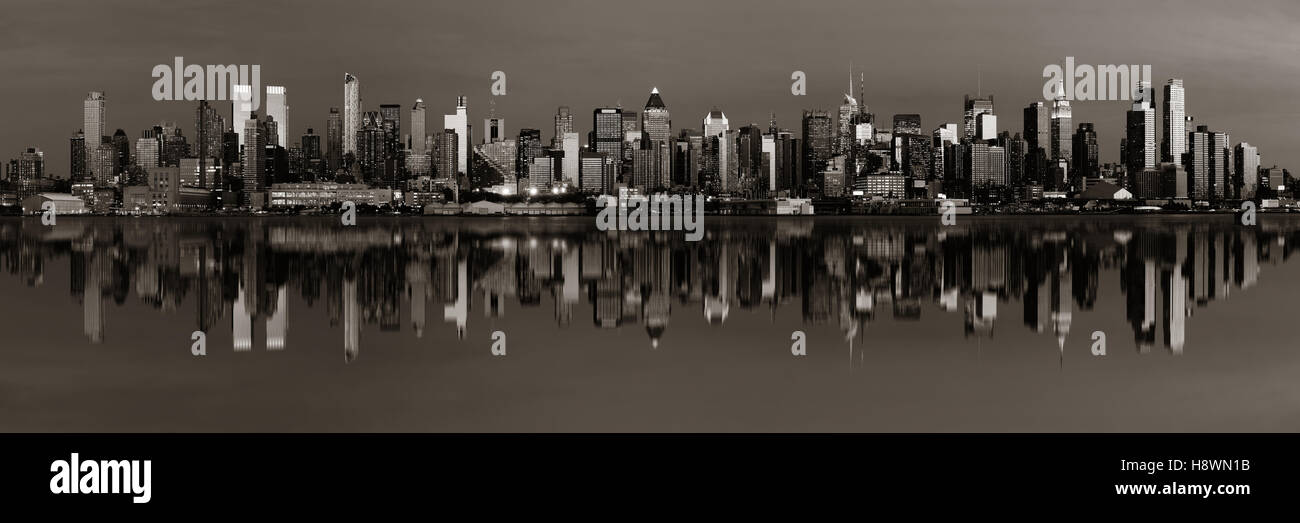 Midtown manhattan skyline dusk hi-res stock photography and images - Alamy
