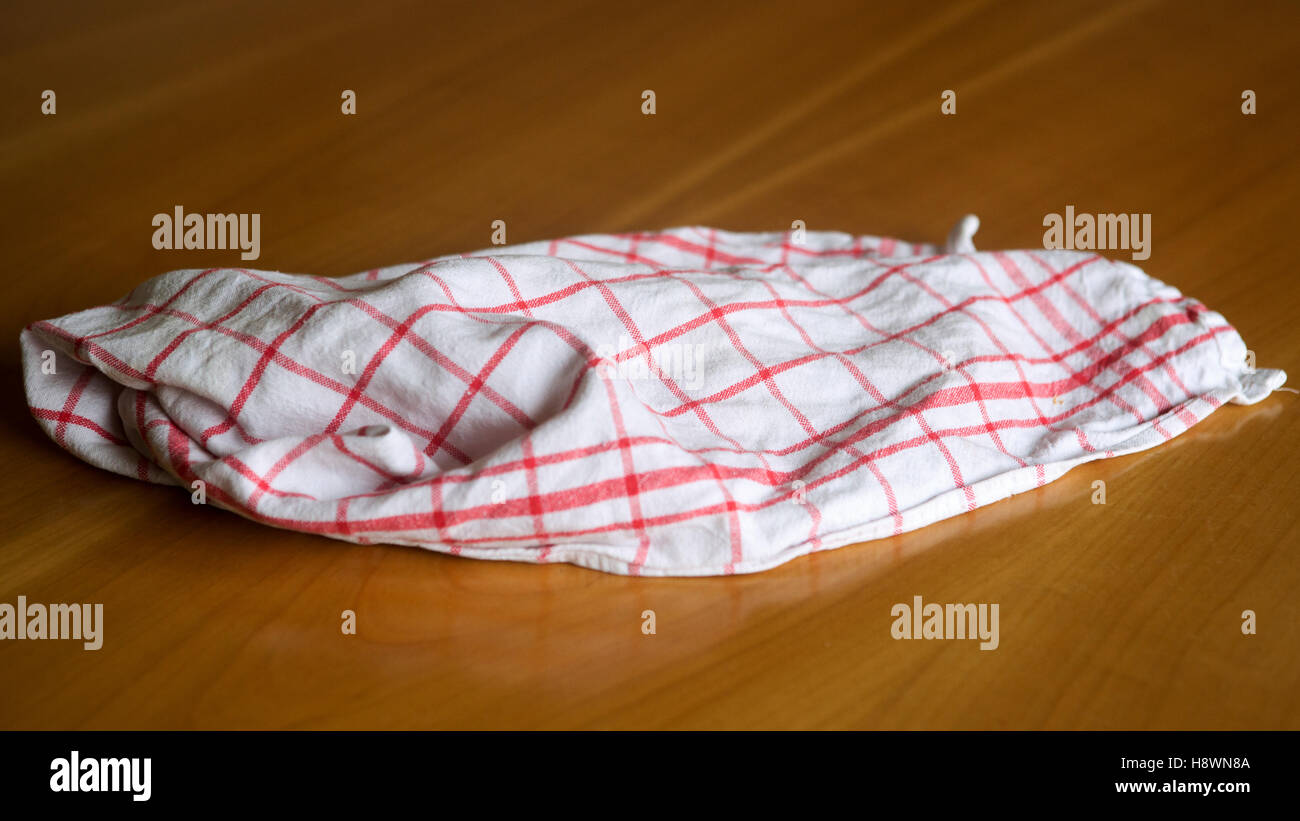 https://c8.alamy.com/comp/H8WN8A/white-red-checkered-wrinkled-dishcloth-on-a-wooden-table-H8WN8A.jpg