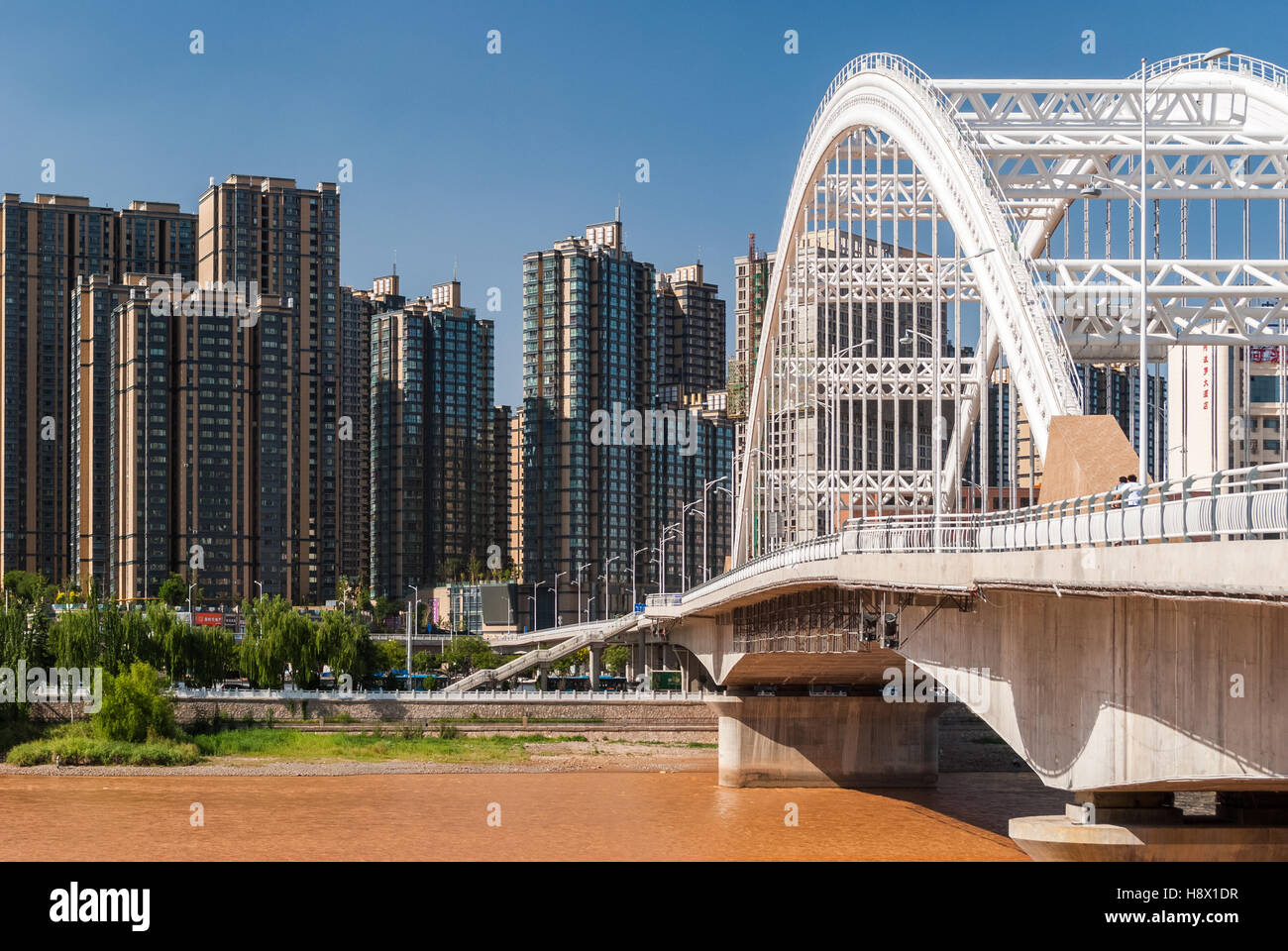 The Yuantong Bridge over the Yellow River in Lanzhou (China) Stock Photo