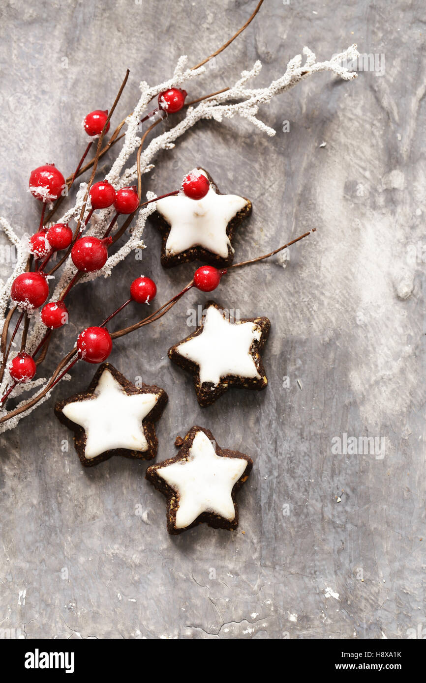 Traditional Christmas sweet gingerbread cookies with spices Stock Photo Alamy