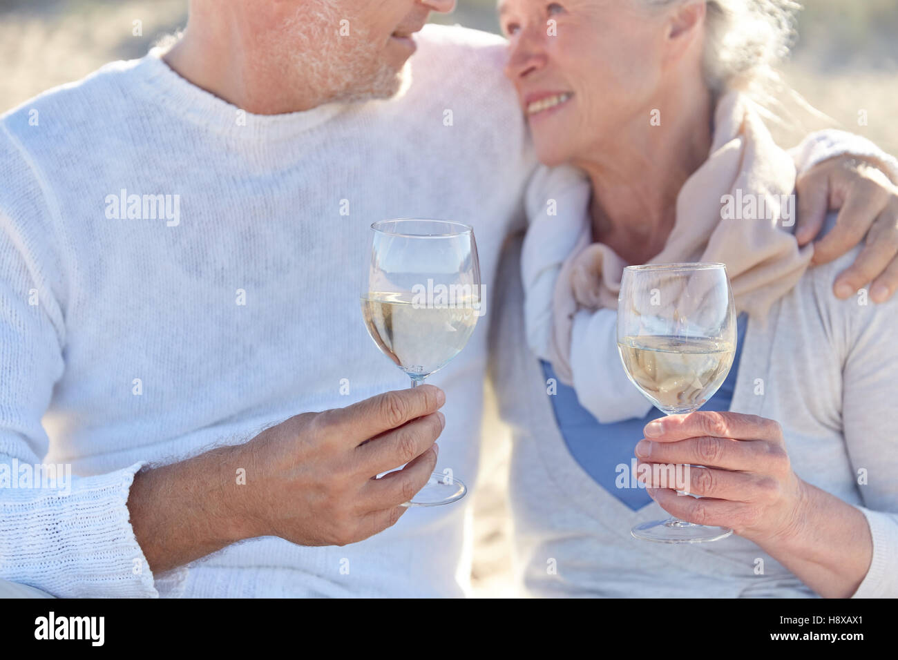 happy senior couple drinking wine on summer beach Stock Photo - Alamy