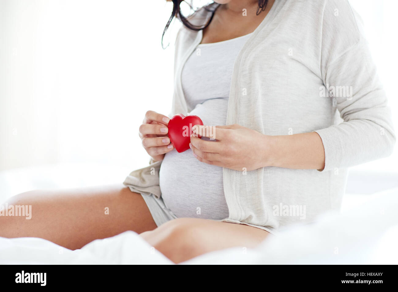 Беременна сердце. Беременна сердце. Сердечно сосудистая система беременной женщины. Беременные с пороками сердца. Беременность сердечко.