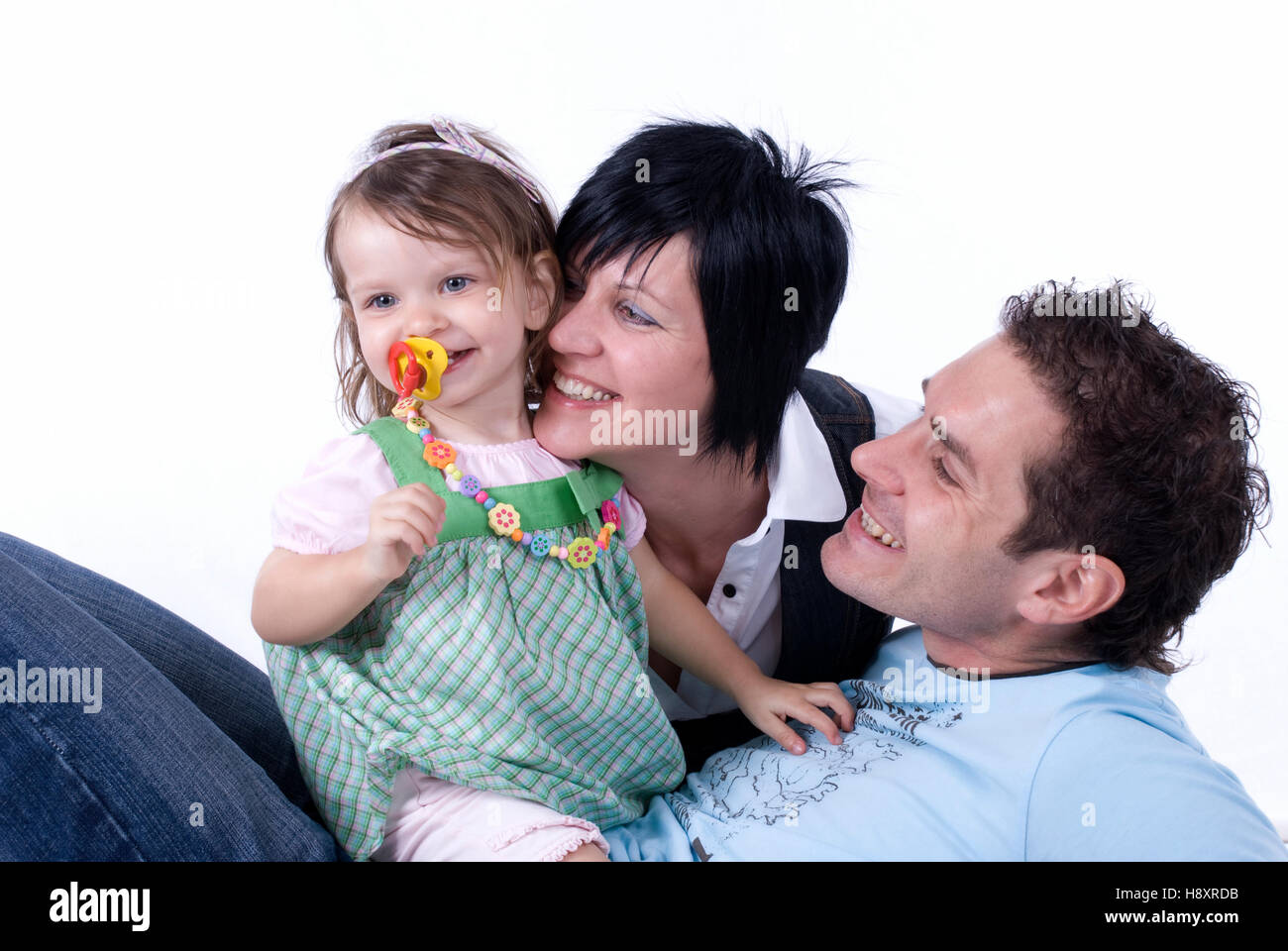 Parents 30. ребенок в семье. родители и дети. семья, дом. красивая семья.