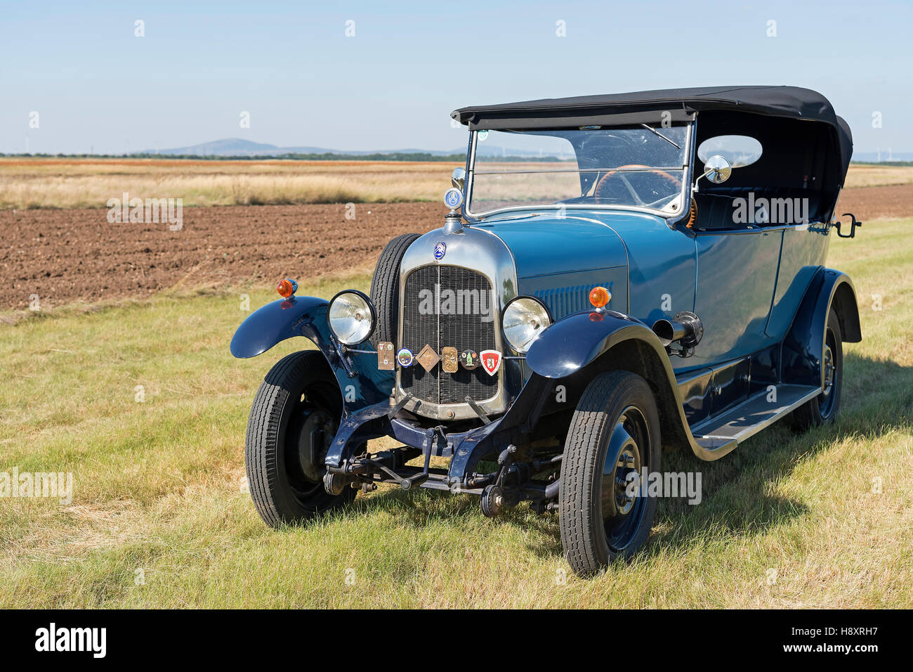 Oldtimer Citroen B10 in hay field, Torpedo Commerciale, built in 1925. 4-cylinder inline engine, engine capacity 1470 cc, 20 PS Stock Photo