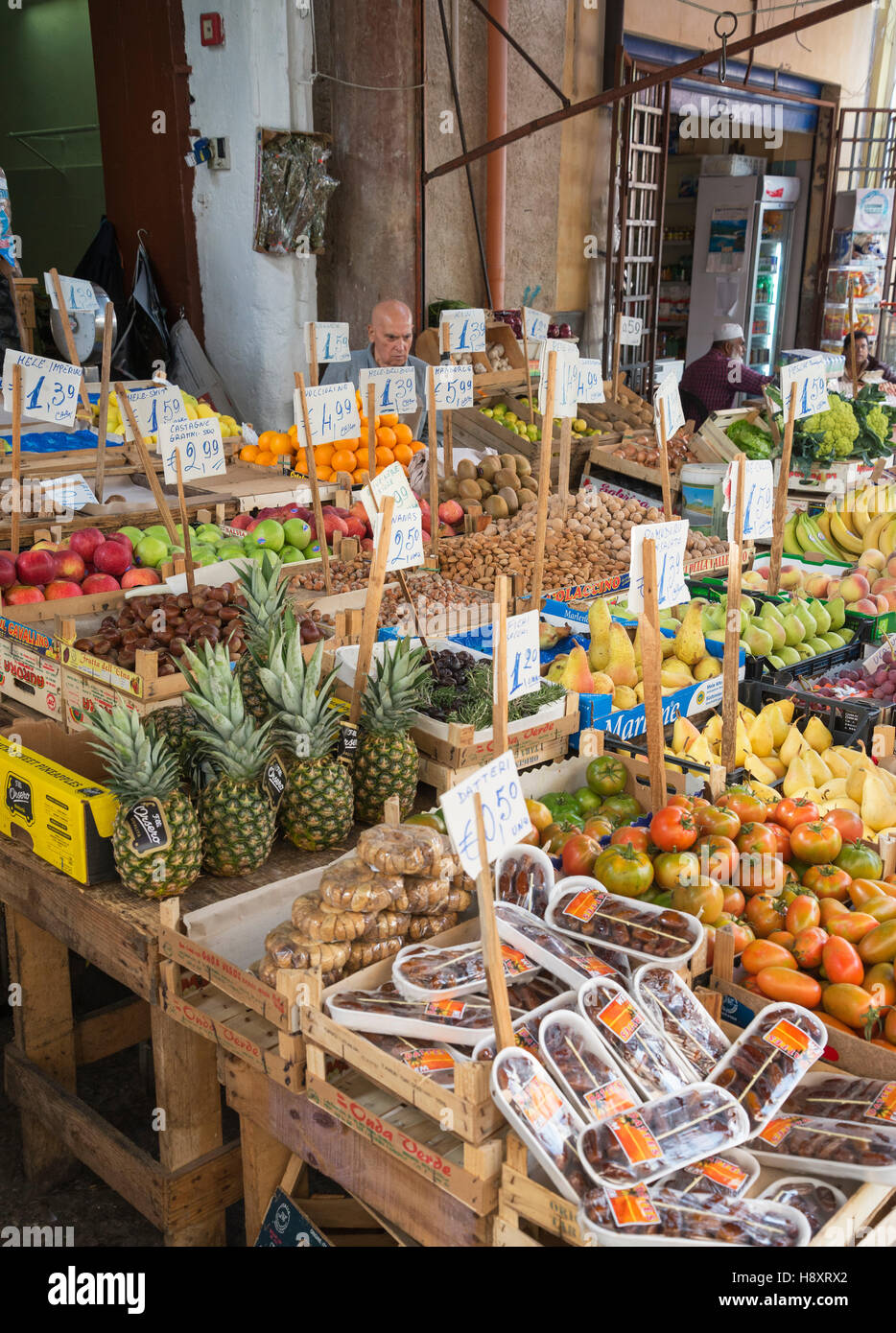 Market stand selling fruit, Ballaro Market, Palermo, Sicily, Italy Stock Photo