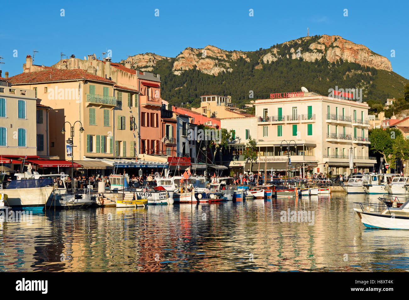 Houses on the port, Cassis, Bouches-du-Rhône, Provence-Alpes-Côte d&#39;Azur, France Stock Photo