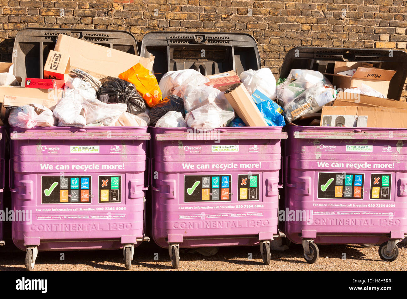 Overflowing recycling bins in Tower Hamlets, London. 20/04/2016 Katja Heber Stock Photo