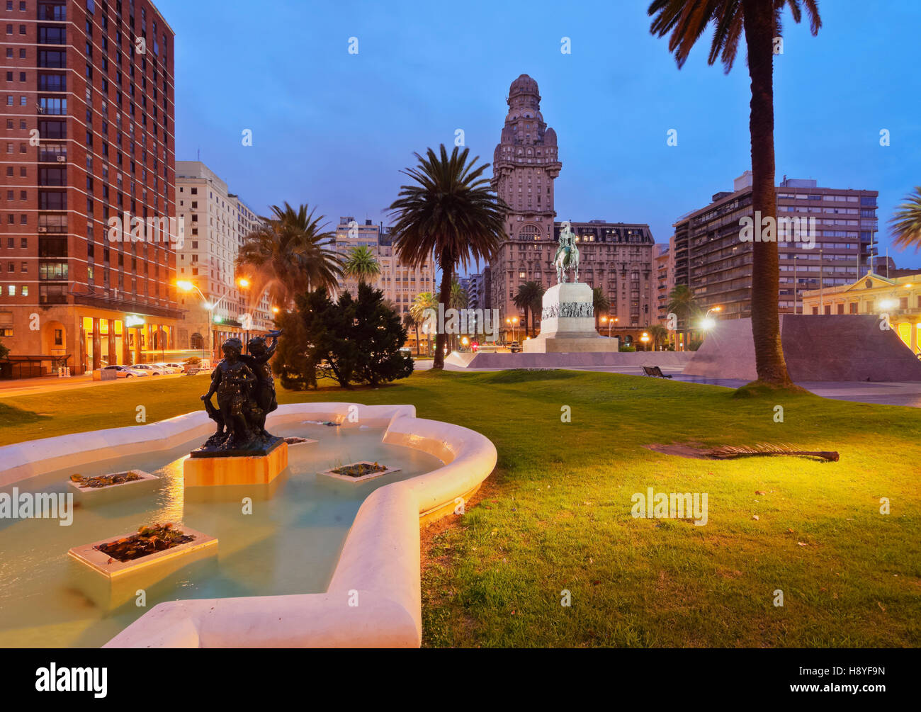 Uruguay, Montevideo, Twilight view of the Independence Square. Stock Photo