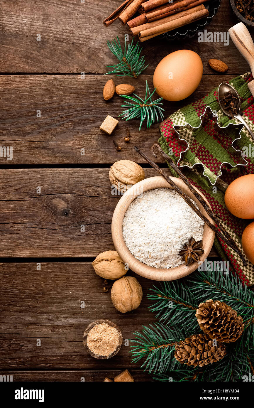 https://c8.alamy.com/comp/H8YMB4/culinary-background-for-recipe-of-christmas-baking-H8YMB4.jpg
