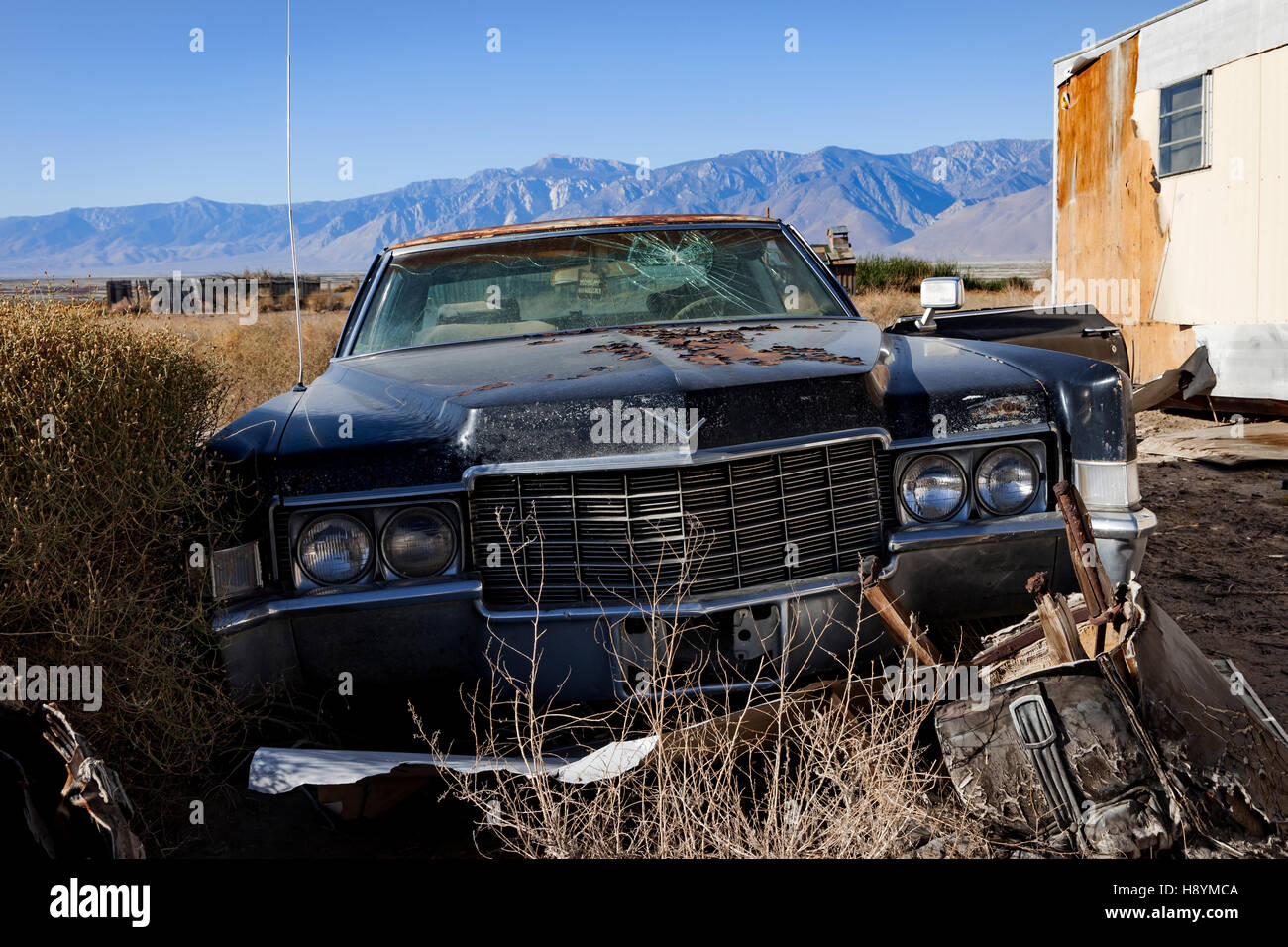 Derelict Cadillac sits in the town of Keeler in California's Owens Valley Stock Photo