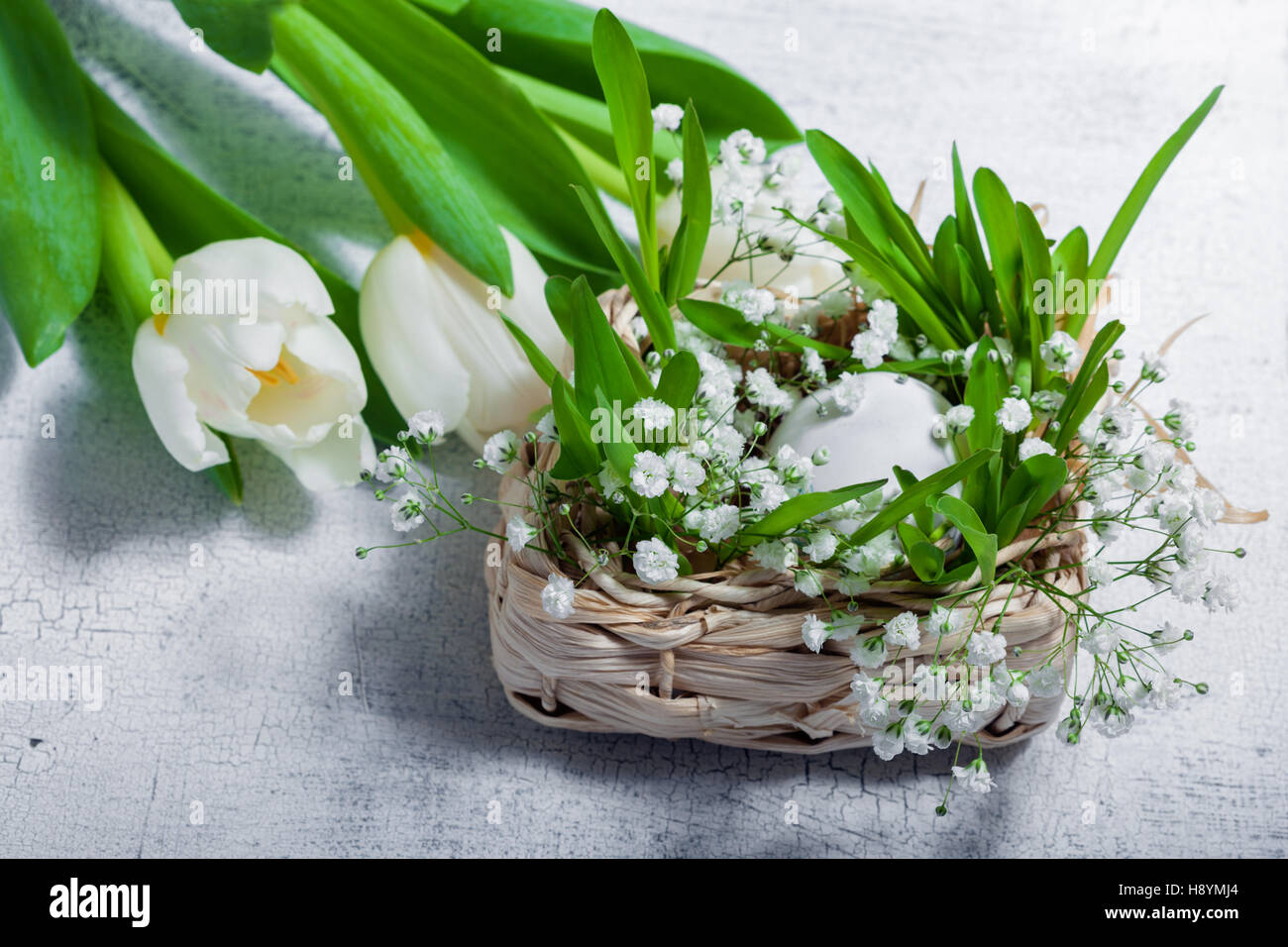 Easter symbols with tulips and eggs on the table Stock Photo - Alamy
