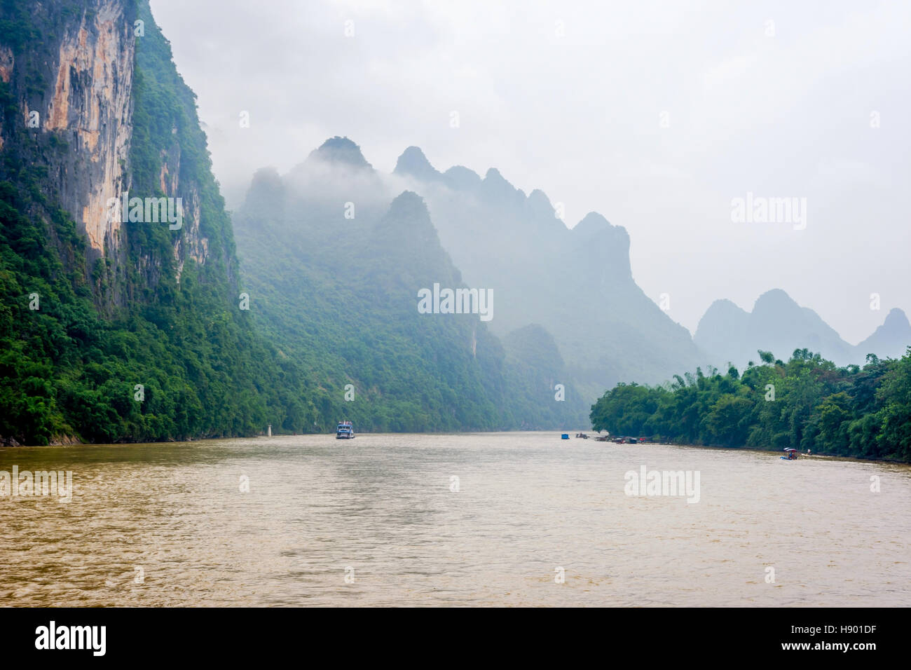 Li river with misty clouds and fog surrounded by famous karst mountains, Guangxi Zhuang, China Stock Photo