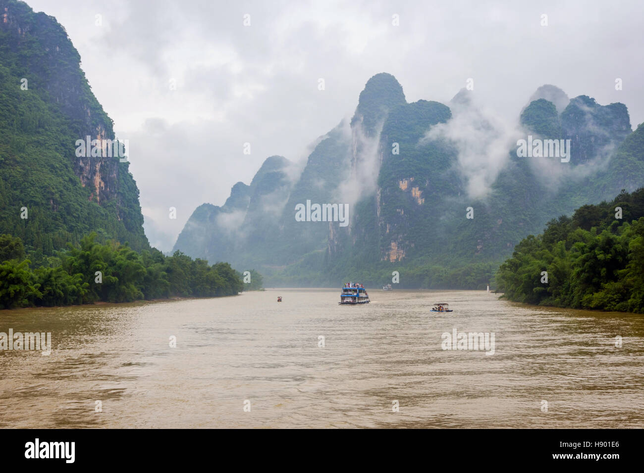 Li river with misty clouds and fog surrounded by famous karst mountains, Guangxi Zhuang, China Stock Photo