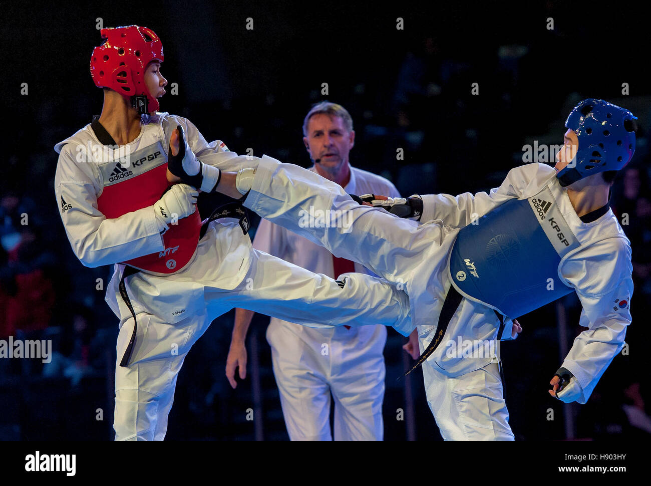 Burnaby, Canada. 16th Nov, 2016. WTF World Taekwondo Junior Championships, Jae-hee Mok (KOR) blue and Saran Tangchatkaew (THA) red, compete in male 48kg class gold medal match. Mok took the gold medal Credit:  Peter Llewellyn/Alamy Live News Stock Photo