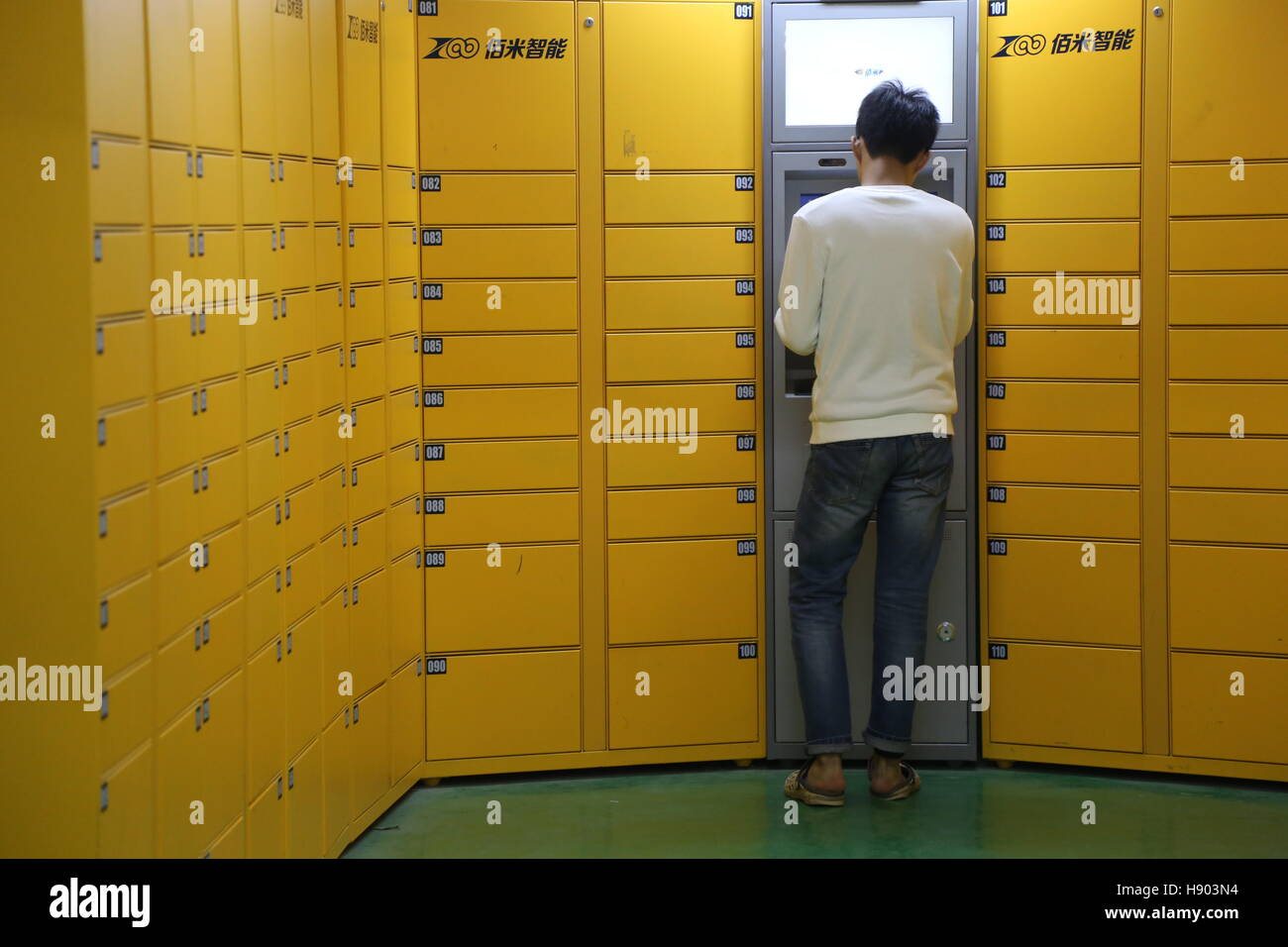 Lockers at central station hires stock photography and images Alamy