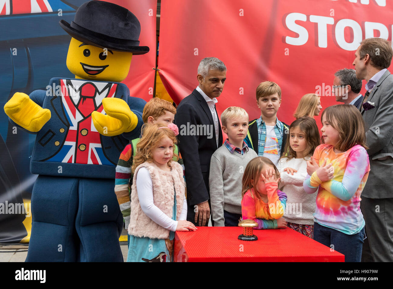 London, UK  17 November 2016. (L to R) Lego mascot, 'Lester', Sadiq Khan, local schoolchildren and Lego UK CFO. The world's largest Lego store is opened by Sadiq Khan, Mayor of London, in Leicester Square.  Huge crowds gathered for the opening and many Lego fans were able to buy exclusive pieces.  Credit:  Stephen Chung / Alamy Live News Stock Photo