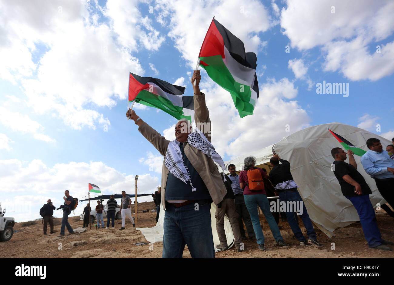 Tubas, West Bank, Palestinian Territory. 17th Nov, 2016. A Palestinian