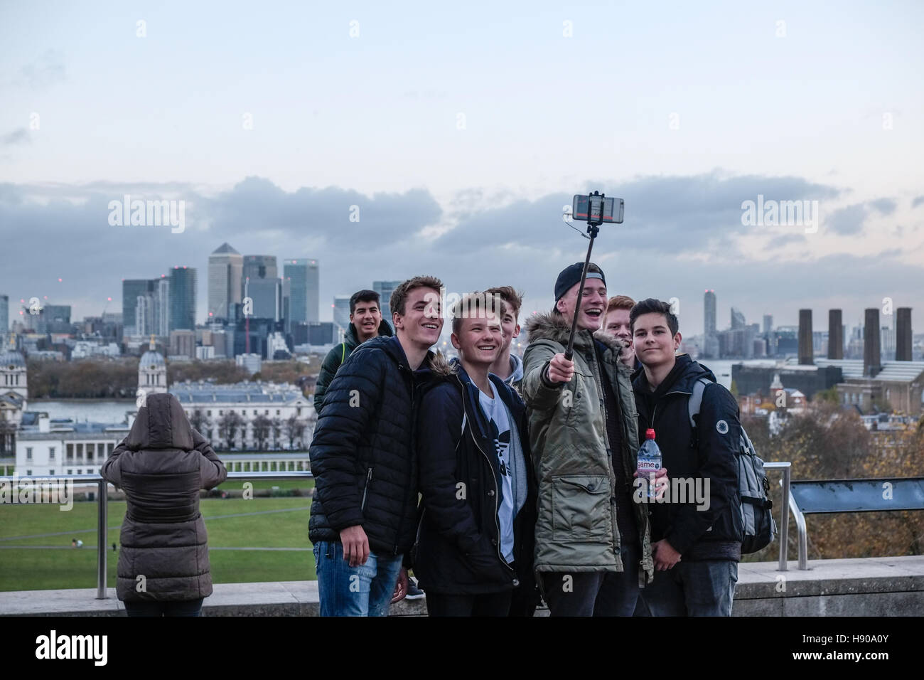 London, UK. 17th November 2016. Visitors enjoy late afternoon sunshine in Greenwich Park, South East London,whilst parts of the south coast were battered by strong winds and tornados were reported in Aberystwyth, Wales. Credit: claire doherty/Alamy Live News Stock Photo