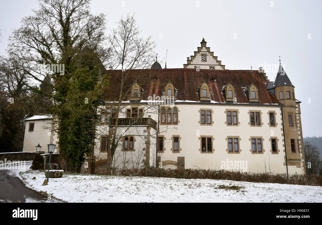 Jagsthausen, Germany. 10th Jan, 2017. The exterior of Goetz Castle in Jagsthausen, Germany, 10 January 2017. The former Federal President of Germany Roman Herog lived in the castle until his death on the 10.01.17 at the age of 82. Photo: Jan-Philipp Strobel/dpa/Alamy Live News Stock Photo