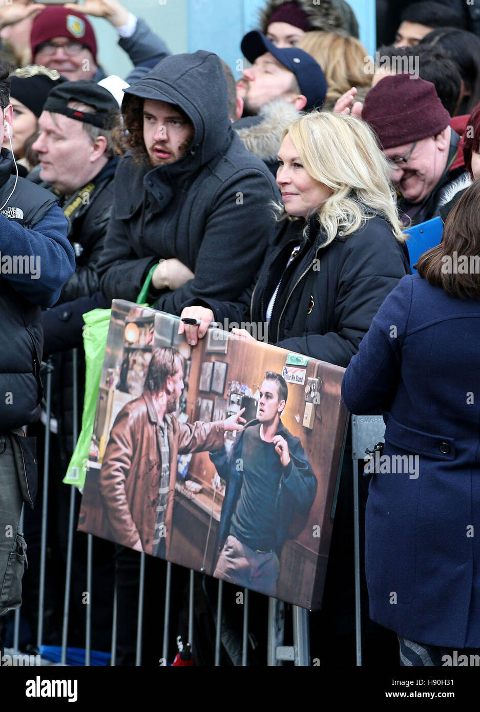 NOTE ALTERNATE CROP Carol Honeyman holds a large canvas of a scene from The Departed as she waits for Leonardo DiCaprio to arrive ahead of a visit to Home by Social Bite sandwich shops in Edinburgh, which work to help the homeless. Picture date: Thursday November 17, 2016. See PA story SHOWBIZ DiCaprio. Photo credit should read: Jane Barlow/PA Wire Stock Photo