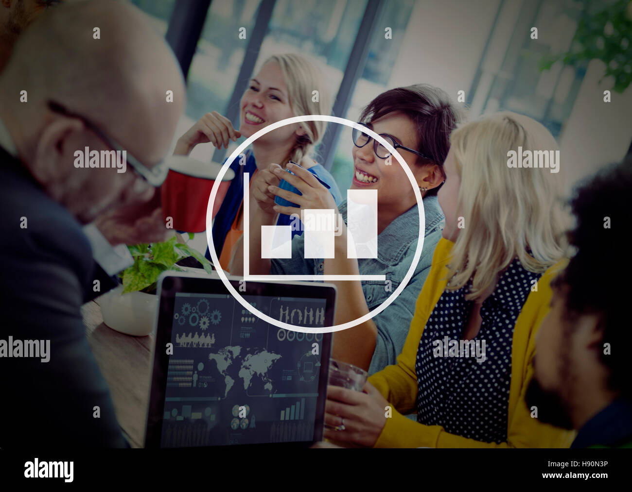 Analyzing bar graph and chart hi-res stock photography and images - Alamy