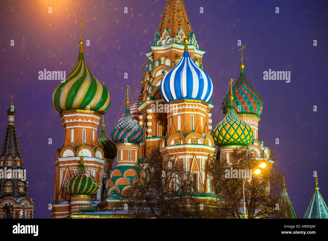 St basils cathedral snow hi-res stock photography and images - Alamy