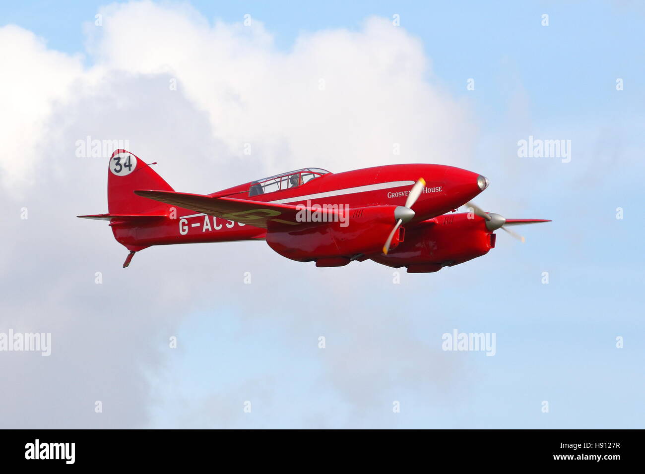 Vintage de  Havilland DH.88 Comet racing aircraft taken to the air at Old Warden Stock Photo