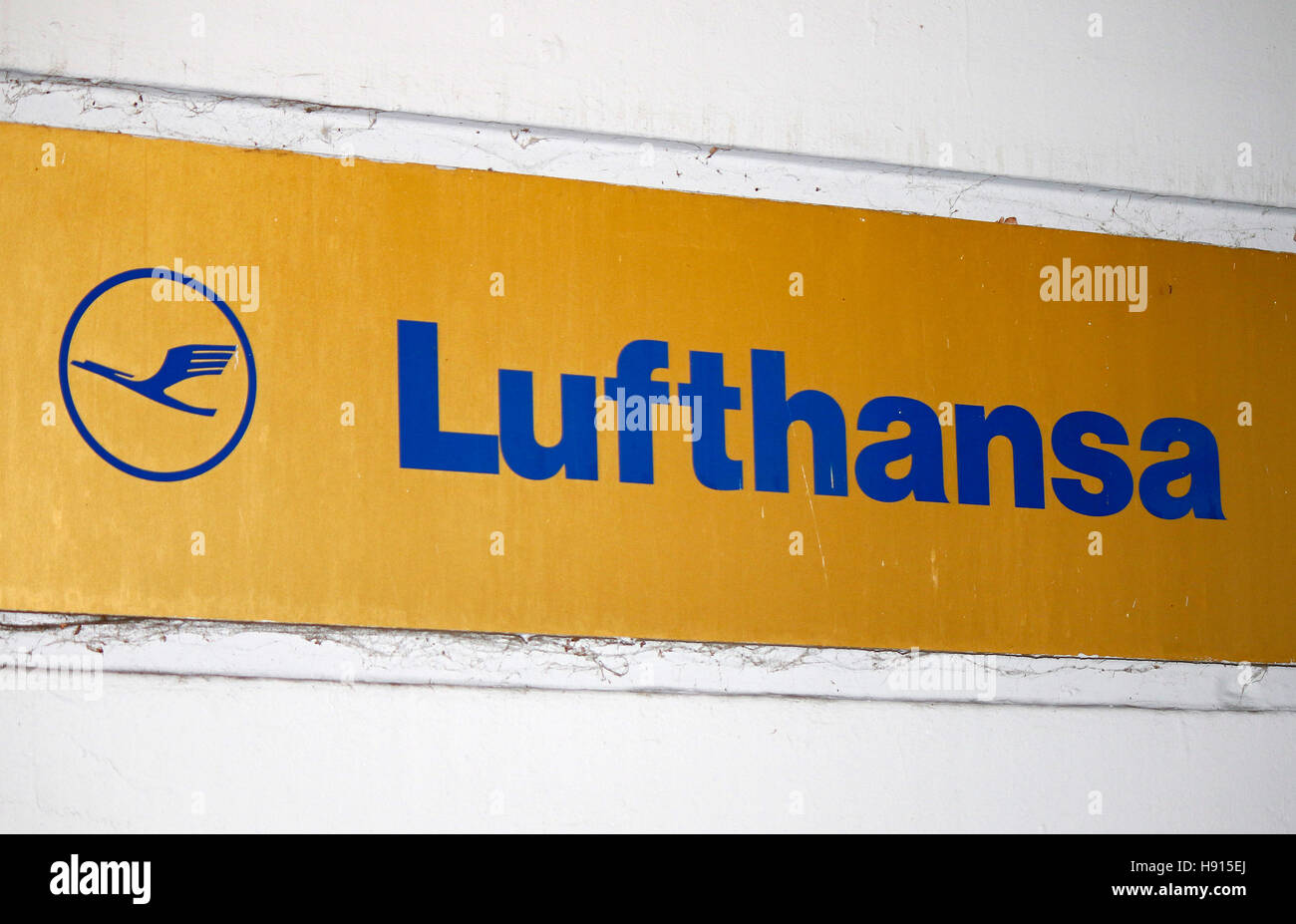 das Logo der Marke 'Lufthansa', Berlin. Stock Photo