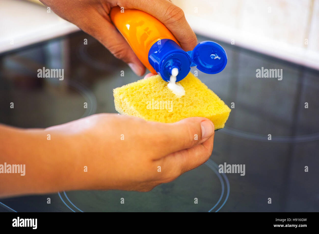 Ceramic hob hires stock photography and images Alamy