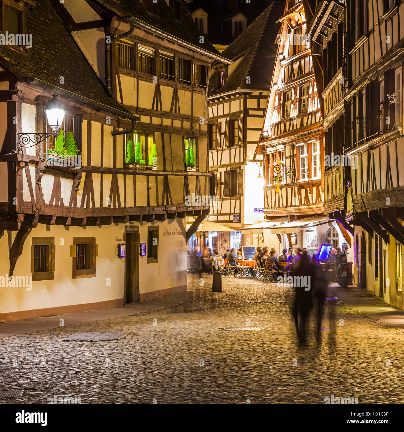 TYPICAL RESTAURANTS AND WINE TAVERNS AT LA PETITE FRANCE, NIGHT LIFE, STRASBOURG, ALSACE, FRANCE Stock Photo